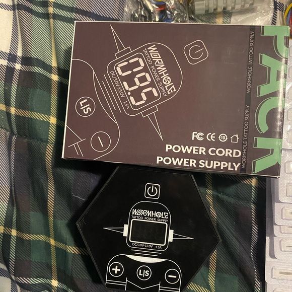 Wormhole Tattoo starter kit with two tattoo guns - Picture 7 of 9